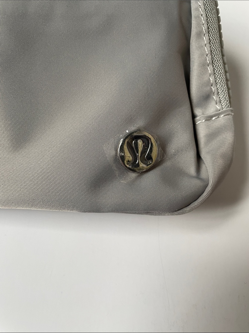 NWT lululemon athletica Everywhere Belt Bag - Light Gray - Picture 4 of 7